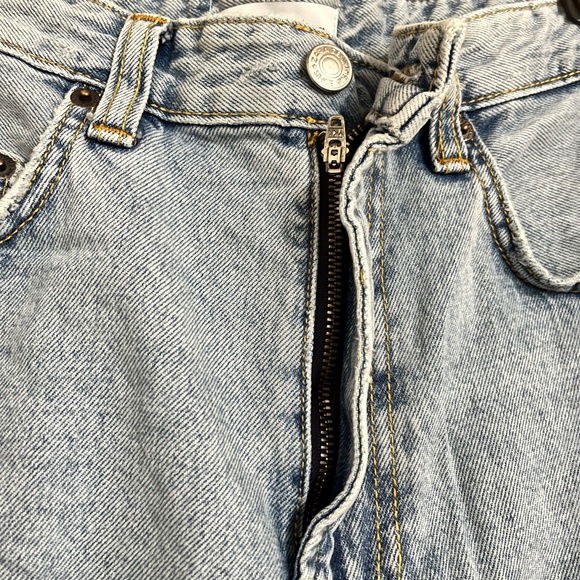 Zara Women’s Blue Light Wash High Rise Mom Jeans Sz-8 - Picture 4 of 7